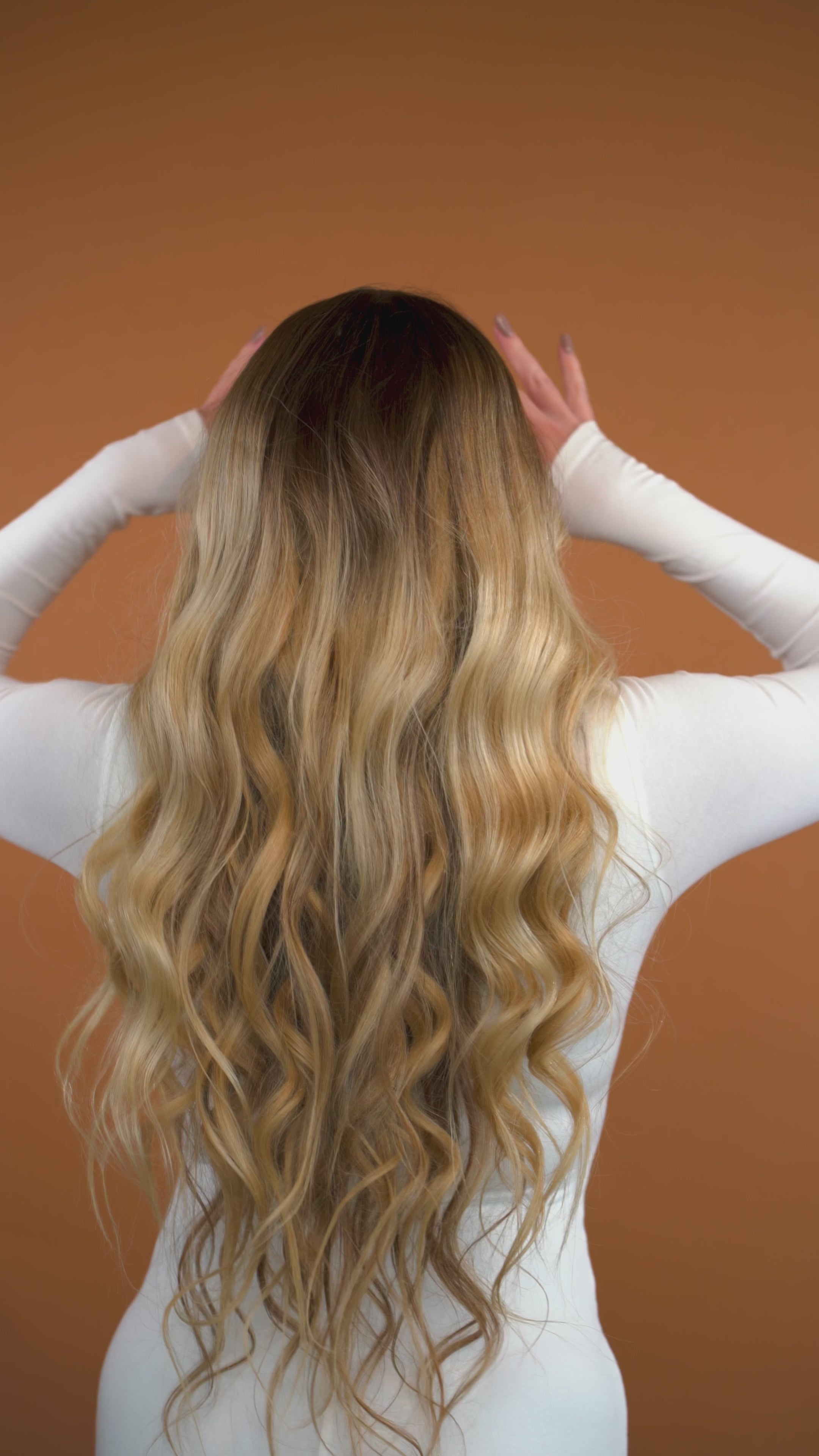 Honey blonde online curly hair